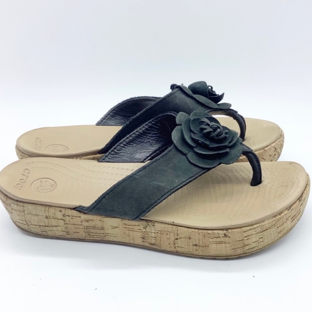 CROCS Cork Wedge Platform Floral Flip Flop Women SZ 9 in Black and Tan